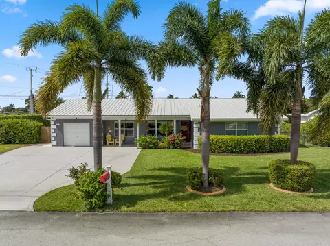 1421 Alpha Ct N, Lake Clarke Shores, FL 33406