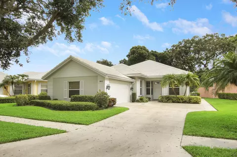 8515 Doverbrook Dr, Palm Beach Gardens, FL 33410