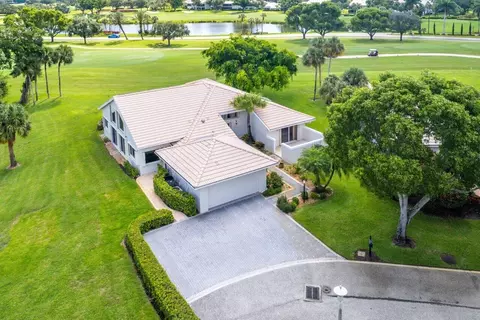 9 Glens Dr E, Boynton Beach, FL 33436