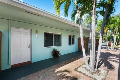 1300 NE 18th St #2, Fort Lauderdale, FL 33305