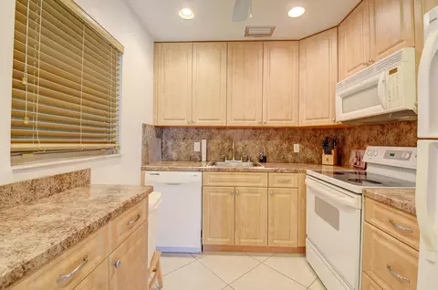 141 Valencia F #141, Delray Beach, FL 33446