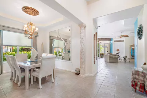 1842 Via Castello, Wellington, FL 33411