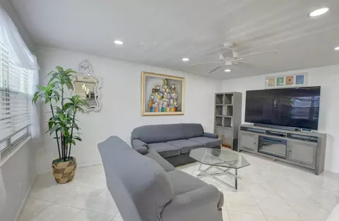 2062 Exeter D, Boca Raton, FL 33434 photo 4