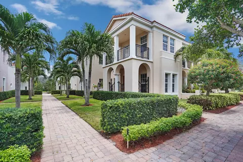 798 NW 83rd Ln, Boca Raton, FL 33487