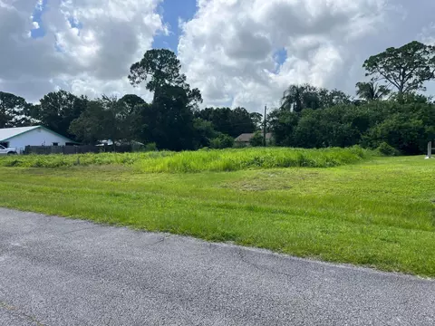 6705 Bayard Rd, Fort Pierce, FL 34951