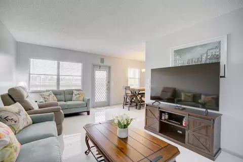 4033 Lincoln B, Boca Raton, FL 33434