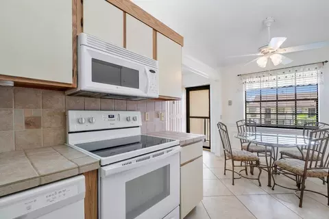 1102 Pinecrest Cir #F, Jupiter, FL 33458 photo 4