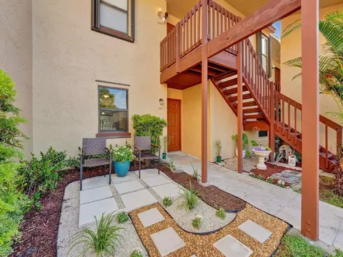 1307 Lakeview Dr E, Royal Palm Beach, FL 33411