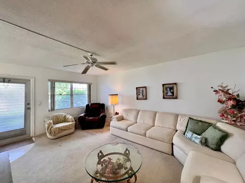 88 Andover D, West Palm Beach, FL 33417