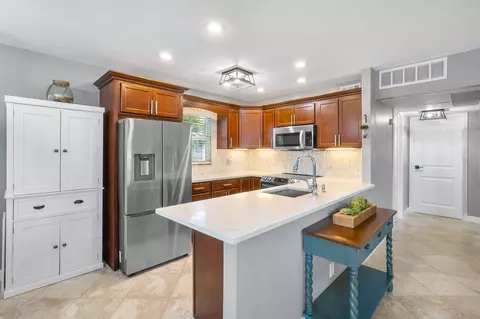 672 Flanders N, Delray Beach, FL 33484