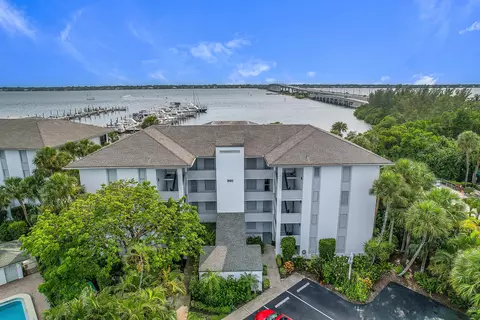 390 NEdgewater Dr #101, Stuart, FL 34996