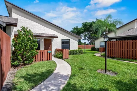 8026 SE Villa Cir, Hobe Sound, FL 33455