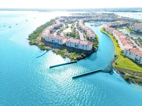21 Harbour Isle Dr W #202, Fort Pierce, FL 34949