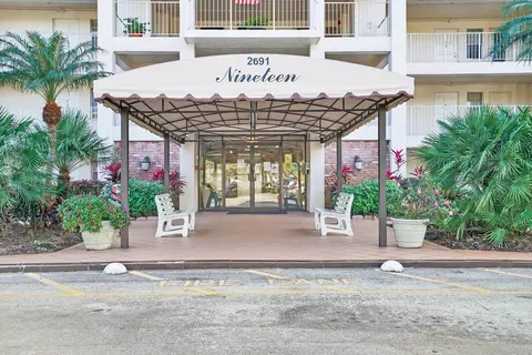 2691 S Course Dr #303, Pompano Beach, FL 33069