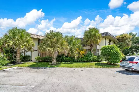 2 Greenway N #104, Royal Palm Beach, FL 33411