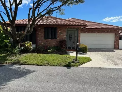 382 NW 42nd St NW, Boca Raton, FL 33431