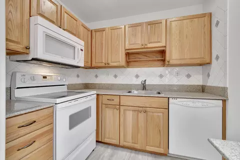 39 Normandy A, Delray Beach, FL 33484 photo 5