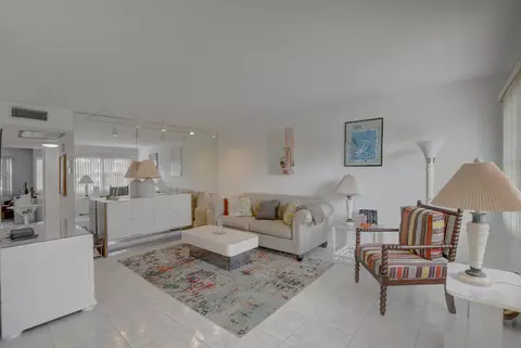 3046 Cornwall C #3046 C, Boca Raton, FL 33434 photo 4