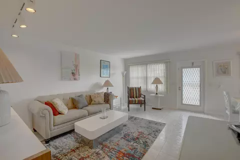 3046 Cornwall C #3046 C, Boca Raton, FL 33434 photo 5