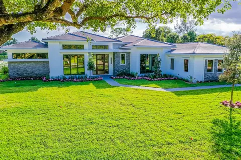 8617 Native Dancer Rd N, Palm Beach Gardens, FL 33418