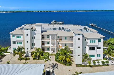 51 SE Seminole St #403, Stuart, FL 34994 photo 2