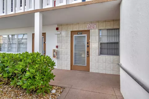 1071 Cornwall D, Boca Raton, FL 33434 photo 6