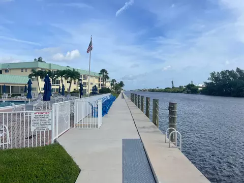 21 Colonial Club Dr #305, Boynton Beach, FL 33435
