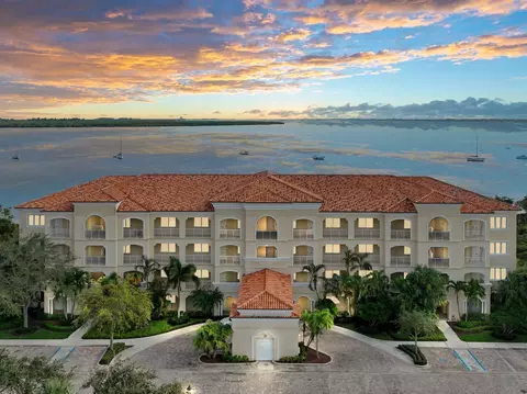 23 Harbour Isle Dr W #103, Fort Pierce, FL 34949