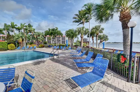 106 Half Moon Cir # F1, Hypoluxo, FL 33462
