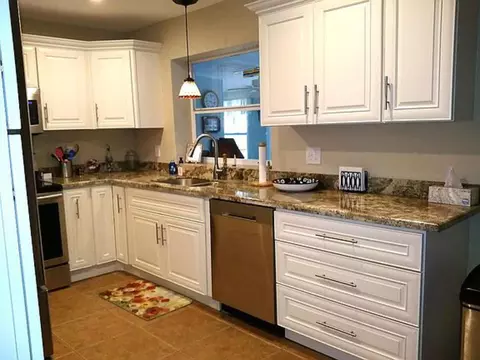 808 SE Ocean Ave, Stuart, FL 34996 photo 4