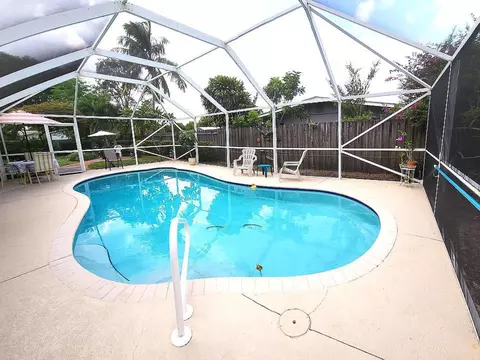 808 SE Ocean Ave, Stuart, FL 34996 photo 2