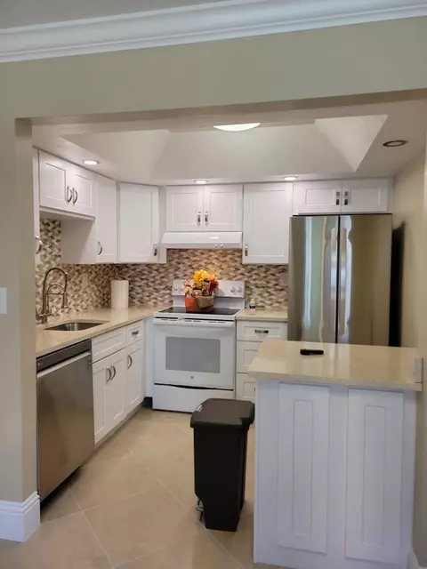 160 Flanders #D, Delray Beach, FL 33484