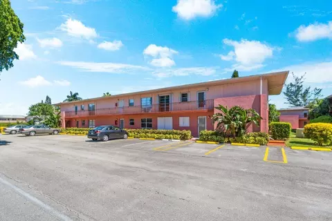 2 Golfs Edge #D, West Palm Beach, FL 33417