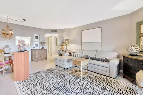 3590 Via Poinciana #107, Lake Worth, FL 33467