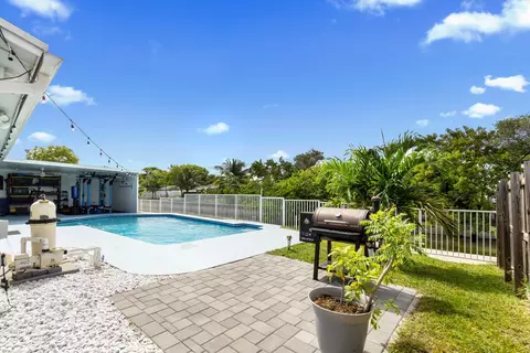925 E River Dr, Margate, FL 33063 photo 22