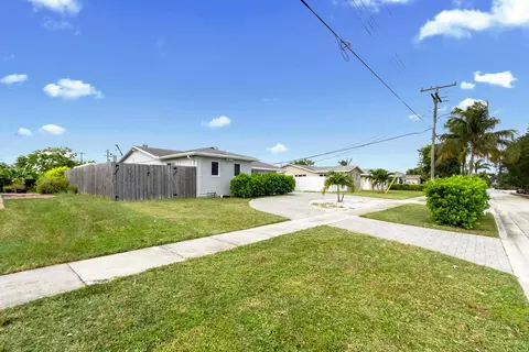 925 E River Dr, Margate, FL 33063 photo 5