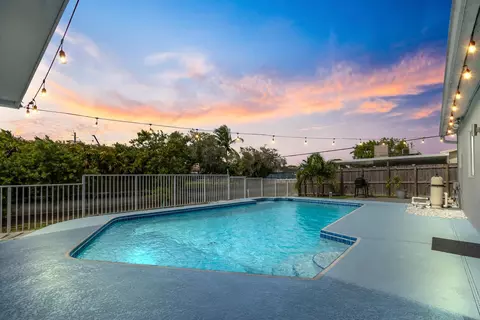 925 E River Dr, Margate, FL 33063