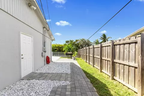 925 E River Dr, Margate, FL 33063 photo 21