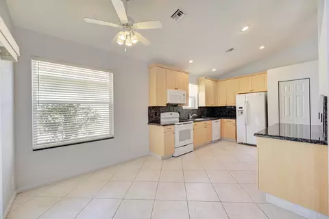 10374 Utopia Cir E, Boynton Beach, FL 33437 photo 9