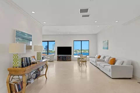 150 Bradley Pl #904, Palm Beach, FL 33480