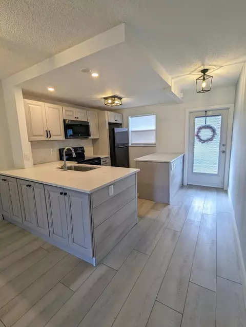 113 Oxford 200, West Palm Beach, FL 33417