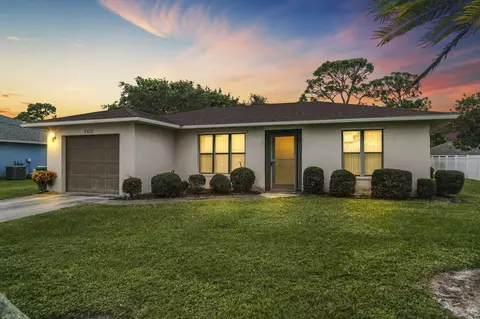2425 SE Rival Ave, Port Saint Lucie, FL 34952