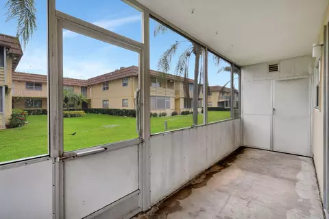 200 Saxony E, Delray Beach, FL 33446 photo 32