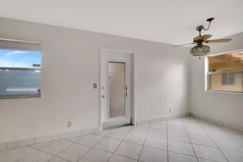 200 Saxony E, Delray Beach, FL 33446 photo 6