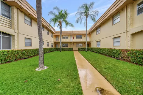 200 Saxony E, Delray Beach, FL 33446 photo 2