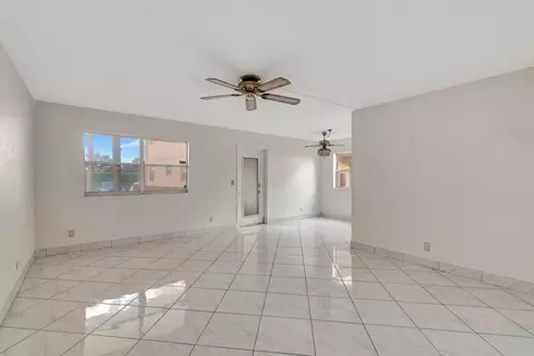 200 Saxony E, Delray Beach, FL 33446 photo 10