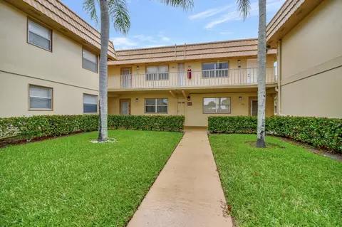 200 Saxony E, Delray Beach, FL 33446 photo 3