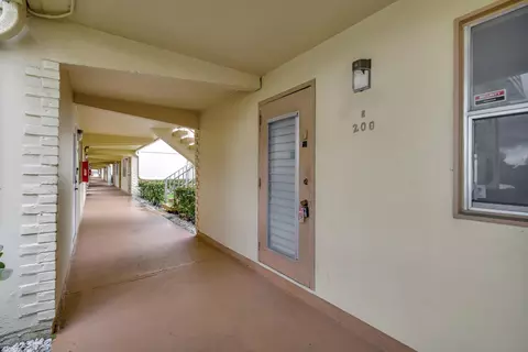 200 Saxony E, Delray Beach, FL 33446 photo 4