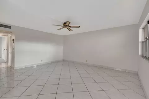200 Saxony E, Delray Beach, FL 33446 photo 8