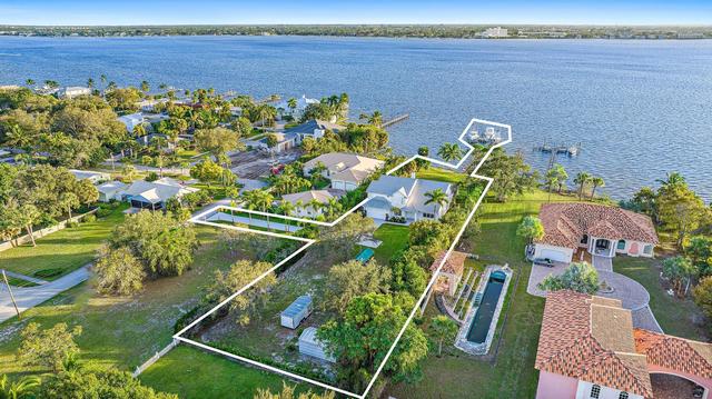 896 NE Sumner Ave, Jensen Beach, FL 34957